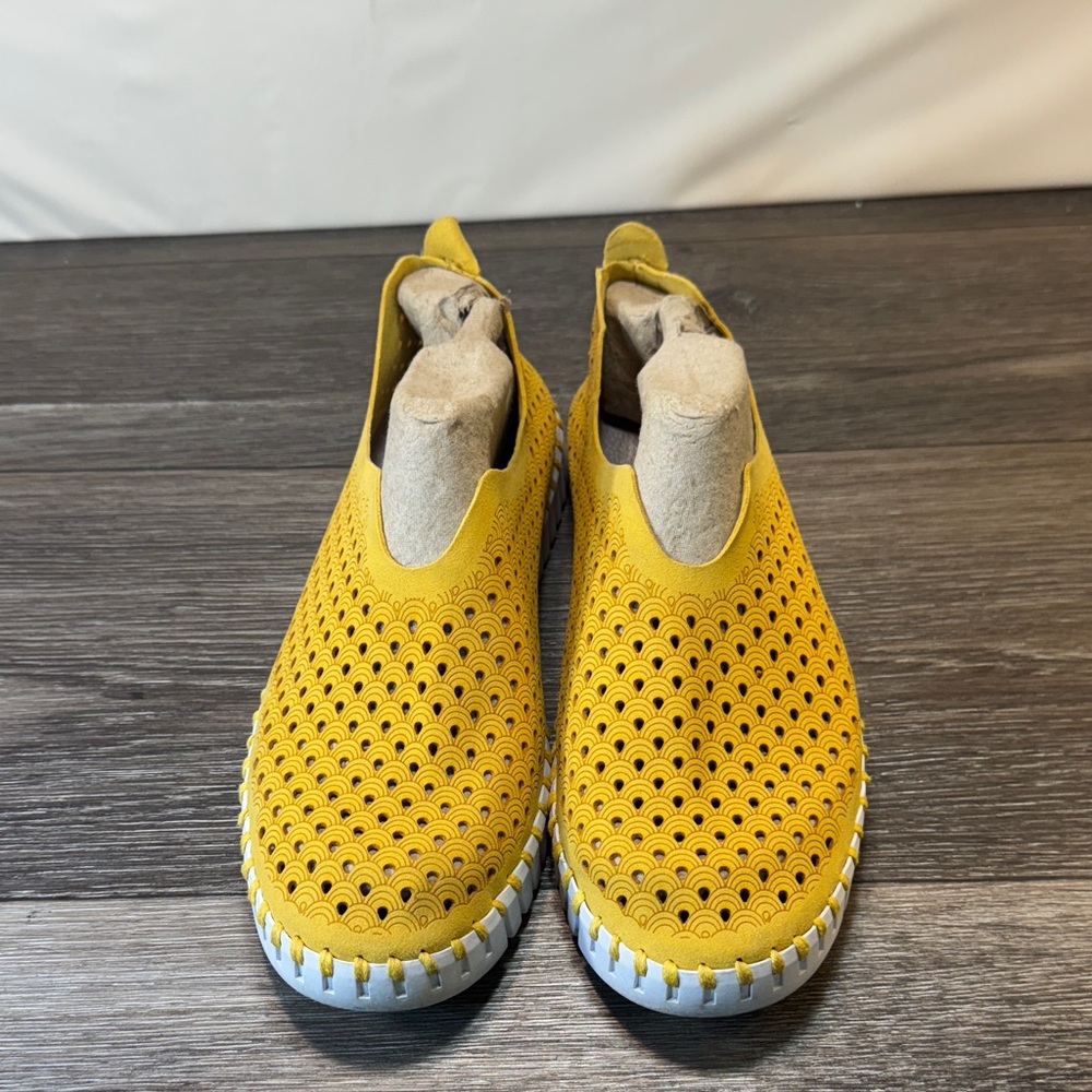 Ilse Jacobsen Yellow Perforated Slip-On Shoes woman’s size 40 (j186)